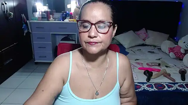 Snapshot of pervert_mommy_ chatting on 06-20-26, 11:57 pervert mommy online show from 06-20-26, 11:57