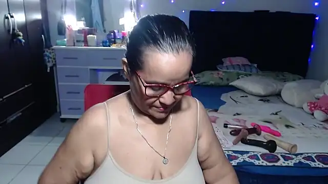 Snapshot of pervert_mommy_ chatting on 06-24-26, 10:58 pervert mommy online show from 06-24-26, 10:58