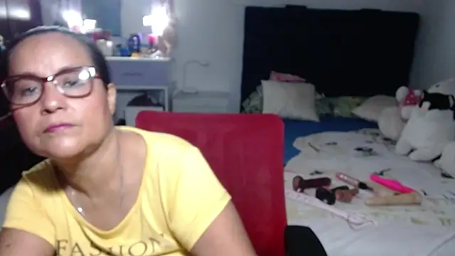 Snapshot of pervert_mommy_ chatting on 06-26-26, 09:46 pervert mommy online show from 06-26-26, 09:46