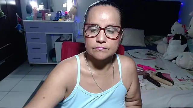 Snapshot of pervert_mommy_ chatting on 06-28-26, 11:38 pervert mommy online show from 06-28-26, 11:38