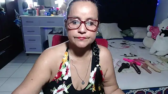 Snapshot of pervert_mommy_ chatting on 06-30-26, 09:43 pervert mommy online show from 06-30-26, 09:43