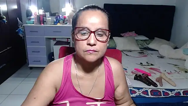 Snapshot of pervert_mommy_ chatting on 07-01-26, 11:12 pervert mommy online show from 07-01-26, 11:12