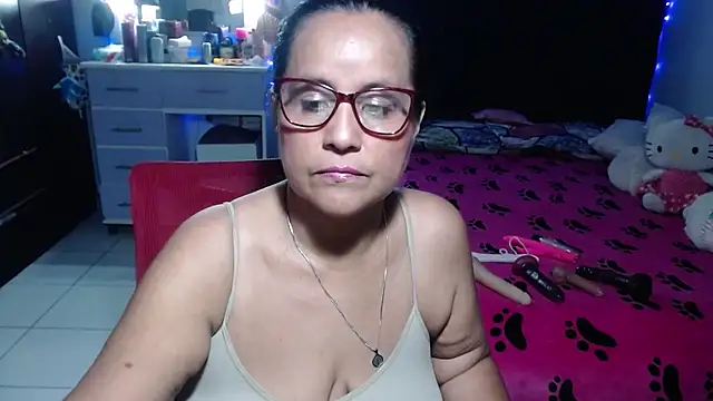 Snapshot of pervert_mommy_ chatting on 07-02-26, 10:32 pervert mommy online show from 07-02-26, 10:32