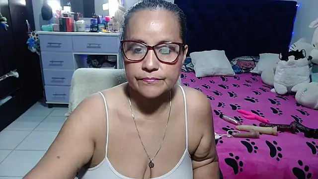 Snapshot of pervert_mommy_ chatting on 07-03-26, 09:37 pervert mommy online show from 07-03-26, 09:37