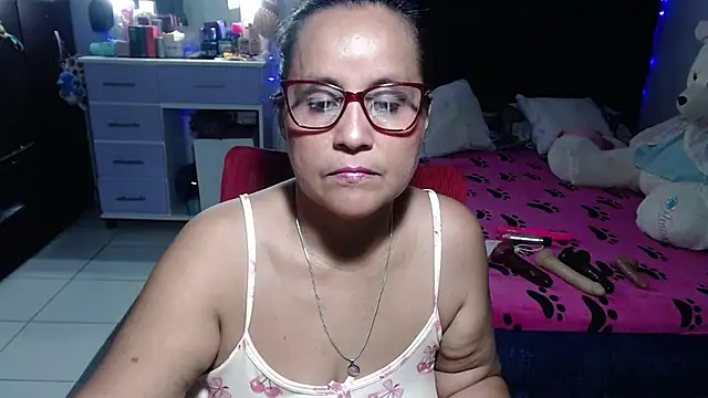 Snapshot of pervert_mommy_ chatting on 07-04-26, 09:59 pervert mommy online show from 07-04-26, 09:59