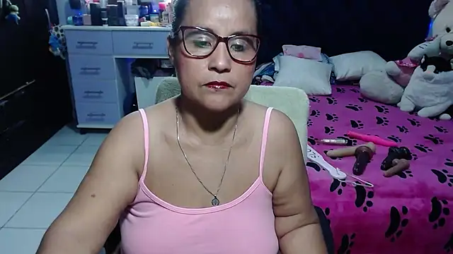Snapshot of pervert_mommy_ chatting on 07-09-26, 09:24 pervert mommy online show from 07-09-26, 09:24