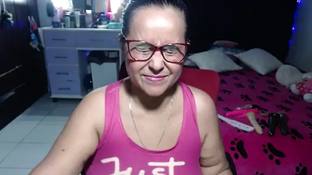 Snapshot of pervert_mommy_ chatting on 07-14-26, 10:21 pervert mommy online show from 07-14-26, 10:21