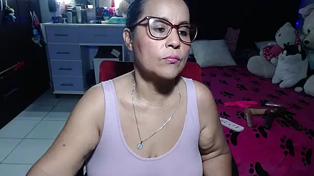 Snapshot of pervert_mommy_ chatting on 07-15-26, 09:25 pervert mommy online show from 07-15-26, 09:25