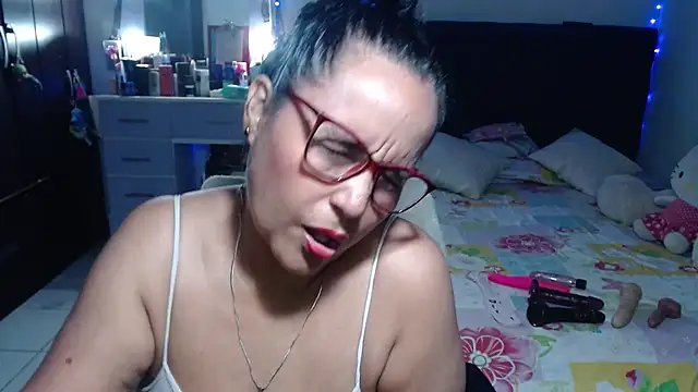 Snapshot of pervert_mommy_ chatting on 07-20-26, 10:39 pervert mommy online show from 07-20-26, 10:39