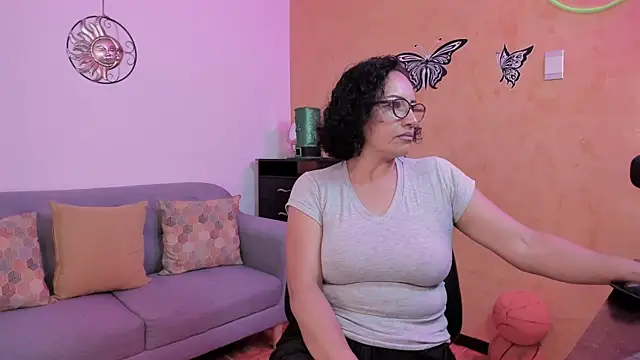 Snapshot of scarlet_wet chatting on 11-18-25, 12:38 scarlet wet online show from 11-18-25, 12:38