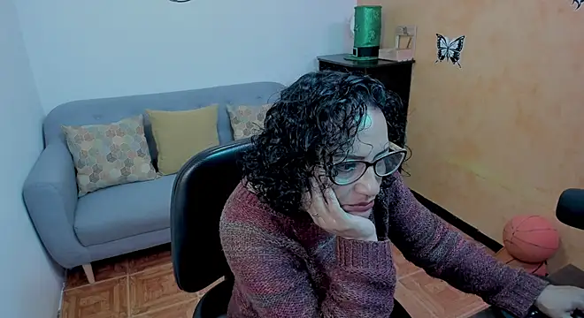 Snapshot of scarlet_wet chatting on 11-26-25, 01:50 scarlet wet online show from 11-26-25, 01:50