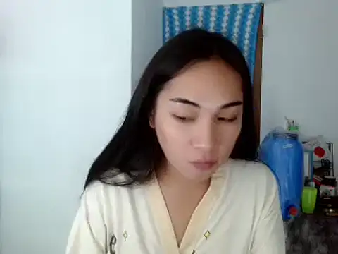 Snapshot of SweetLilly_18 chatting on 12-05-24, 03:17 SweetLilly 18 online show from 12-05-24, 03:17