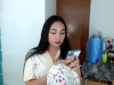 Snapshot of SweetLilly_18 chatting on 12-05-24, 06:22 SweetLilly 18 online show from 12-05-24, 06:22