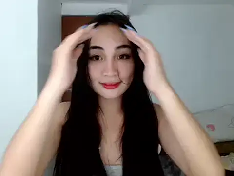 Snapshot of SweetLilly_18 chatting on 12-06-24, 03:44 SweetLilly 18 online show from 12-06-24, 03:44