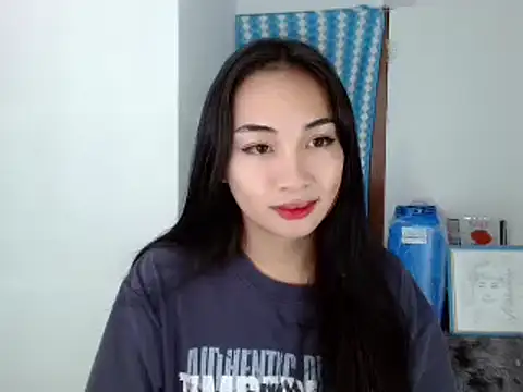 Snapshot of SweetLilly_18 chatting on 12-07-24, 10:12 SweetLilly 18 online show from 12-07-24, 10:12