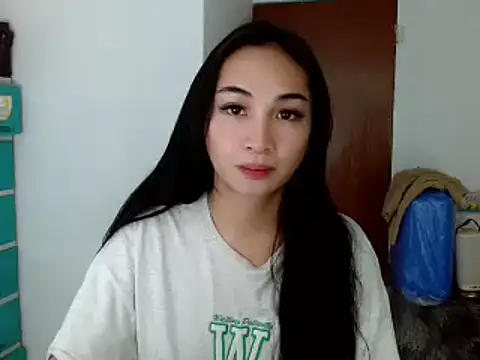 Snapshot of SweetLilly_18 chatting on 12-11-24, 09:01 SweetLilly 18 online show from 12-11-24, 09:01