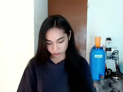 Snapshot of SweetLilly_18 chatting on 01-01-25, 05:22 SweetLilly 18 online show from 01-01-25, 05:22