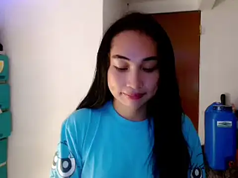 Snapshot of SweetLilly_18 chatting on 01-06-25, 11:40 SweetLilly 18 online show from 01-06-25, 11:40