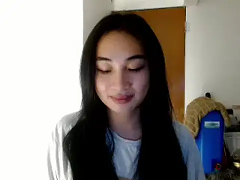 Snapshot of SweetLilly_18 chatting on 01-07-25, 02:19 SweetLilly 18 online show from 01-07-25, 02:19