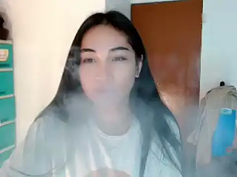 Snapshot of SweetLilly_18 chatting on 01-07-25, 05:20 SweetLilly 18 online show from 01-07-25, 05:20