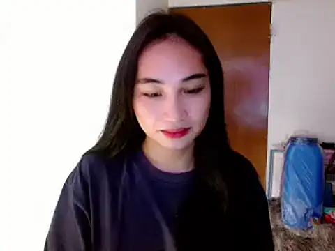 Snapshot of SweetLilly_18 chatting on 01-22-25, 12:06 SweetLilly 18 online show from 01-22-25, 12:06