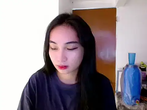 Snapshot of SweetLilly_18 chatting on 01-23-25, 02:44 SweetLilly 18 online show from 01-23-25, 02:44