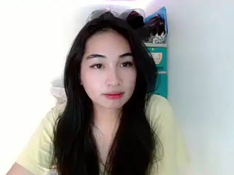 Snapshot of SweetLilly_18 chatting on 02-01-25, 11:43 SweetLilly 18 online show from 02-01-25, 11:43