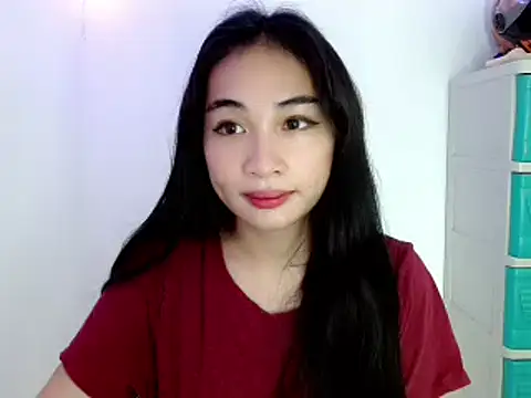 Snapshot of SweetLilly_18 chatting on 02-07-25, 03:34 SweetLilly 18 online show from 02-07-25, 03:34