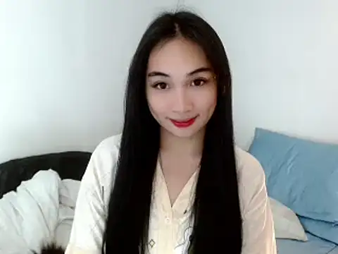 Snapshot of SweetLilly_18 chatting on 02-24-25, 03:33 SweetLilly 18 online show from 02-24-25, 03:33