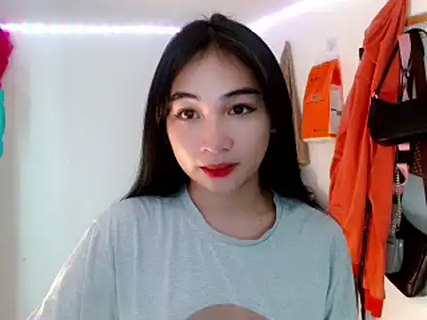 Snapshot of SweetLilly_18 chatting on 02-28-25, 01:47 SweetLilly 18 online show from 02-28-25, 01:47