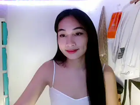 Snapshot of SweetLilly_18 chatting on 03-12-25, 02:20 SweetLilly 18 online show from 03-12-25, 02:20