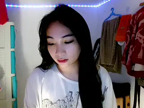 Snapshot of SweetLilly_18 chatting on 03-14-25, 02:20 SweetLilly 18 online show from 03-14-25, 02:20