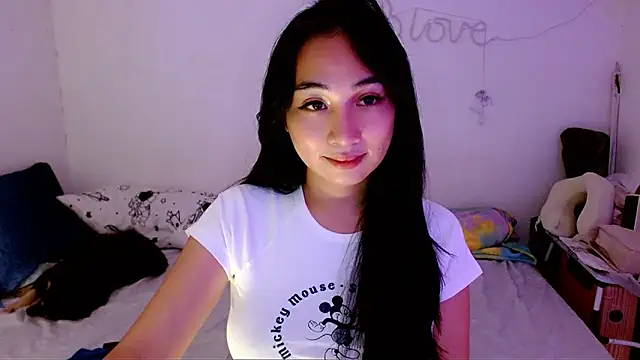 Snapshot of SweetLilly_18 chatting on 09-12-25, 03:17 SweetLilly 18 online show from 09-12-25, 03:17