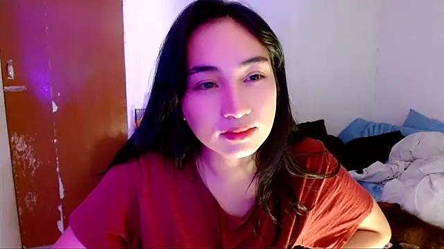 Snapshot of SweetLilly_18 chatting on 09-24-25, 05:05 SweetLilly 18 online show from 09-24-25, 05:05