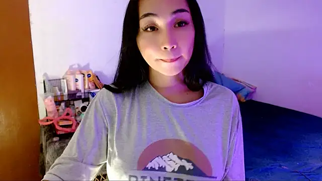 Snapshot of SweetLilly_18 chatting on 10-12-25, 02:10 SweetLilly 18 online show from 10-12-25, 02:10