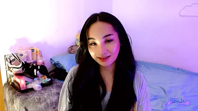 Snapshot of SweetLilly_18 chatting on 11-15-25, 01:47 SweetLilly 18 online show from 11-15-25, 01:47