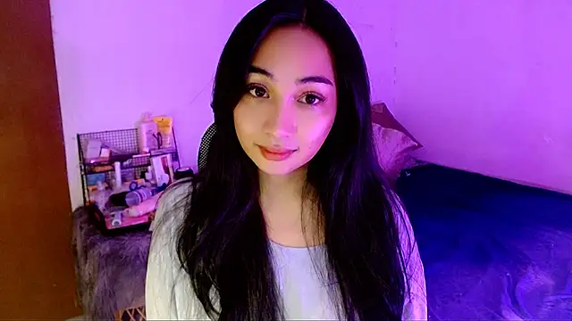 Snapshot of SweetLilly_18 chatting on 12-15-25, 03:44 SweetLilly 18 online show from 12-15-25, 03:44