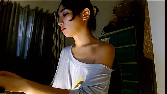 SweetLilly 18 online show from 08-05-26, 02:36