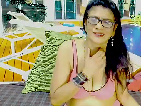 Snapshot of IndianAllure chatting on 01-29-25, 06:43 IndianAllure online show from 01-29-25, 06:43