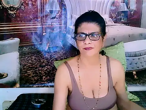 Snapshot of IndianAllure chatting on 01-31-25, 05:51 IndianAllure online show from 01-31-25, 05:51