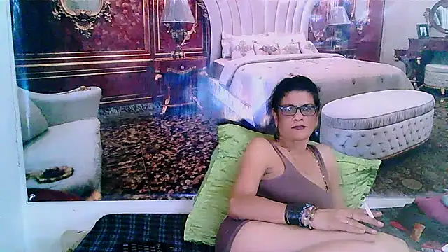 Snapshot of IndianAllure chatting on 01-31-25, 08:54 IndianAllure online show from 01-31-25, 08:54