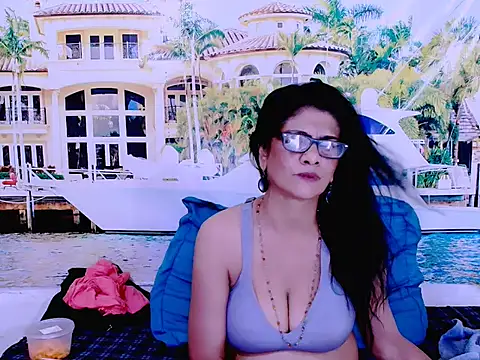 Snapshot of IndianAllure chatting on 02-05-25, 12:27 IndianAllure online show from 02-05-25, 12:27