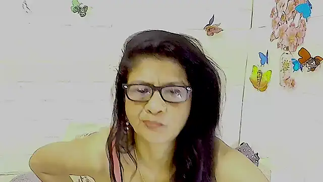 Snapshot of IndianAllure chatting on 11-12-25, 06:03 IndianAllure online show from 11-12-25, 06:03