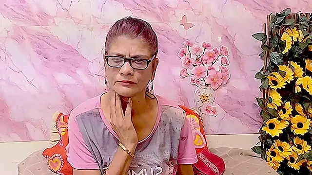 Snapshot of IndianAllure chatting on 01-19-26, 05:44 IndianAllure online show from 01-19-26, 05:44