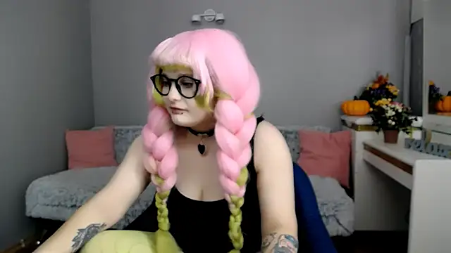 Estheri online show from 11-25-25, 07:19