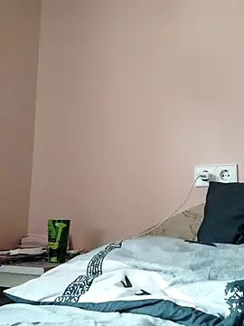 Snapshot of Elza01 chatting on 11-22-25, 07:18 Elza01 online show from 11-22-25, 07:18