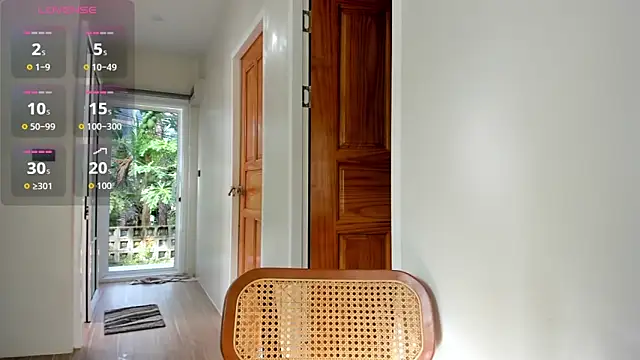 Snapshot of MiracleCam chatting on 11-19-25, 01:16 MiracleCam online show from 11-19-25, 01:16