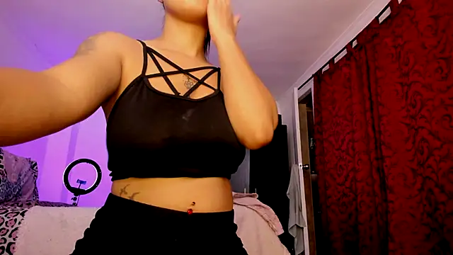 Snapshot of AlondraDiossa03 chatting on 01-17-25, 08:44 AlondraDiossa03 online show from 01-17-25, 08:44