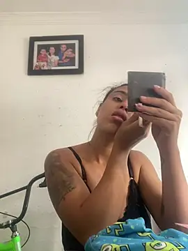 Snapshot of AlondraDiossa03 chatting on 02-14-25, 05:57 AlondraDiossa03 online show from 02-14-25, 05:57