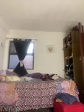 Snapshot of AlondraDiossa03 chatting on 10-18-25, 11:11 AlondraDiossa03 online show from 10-18-25, 11:11